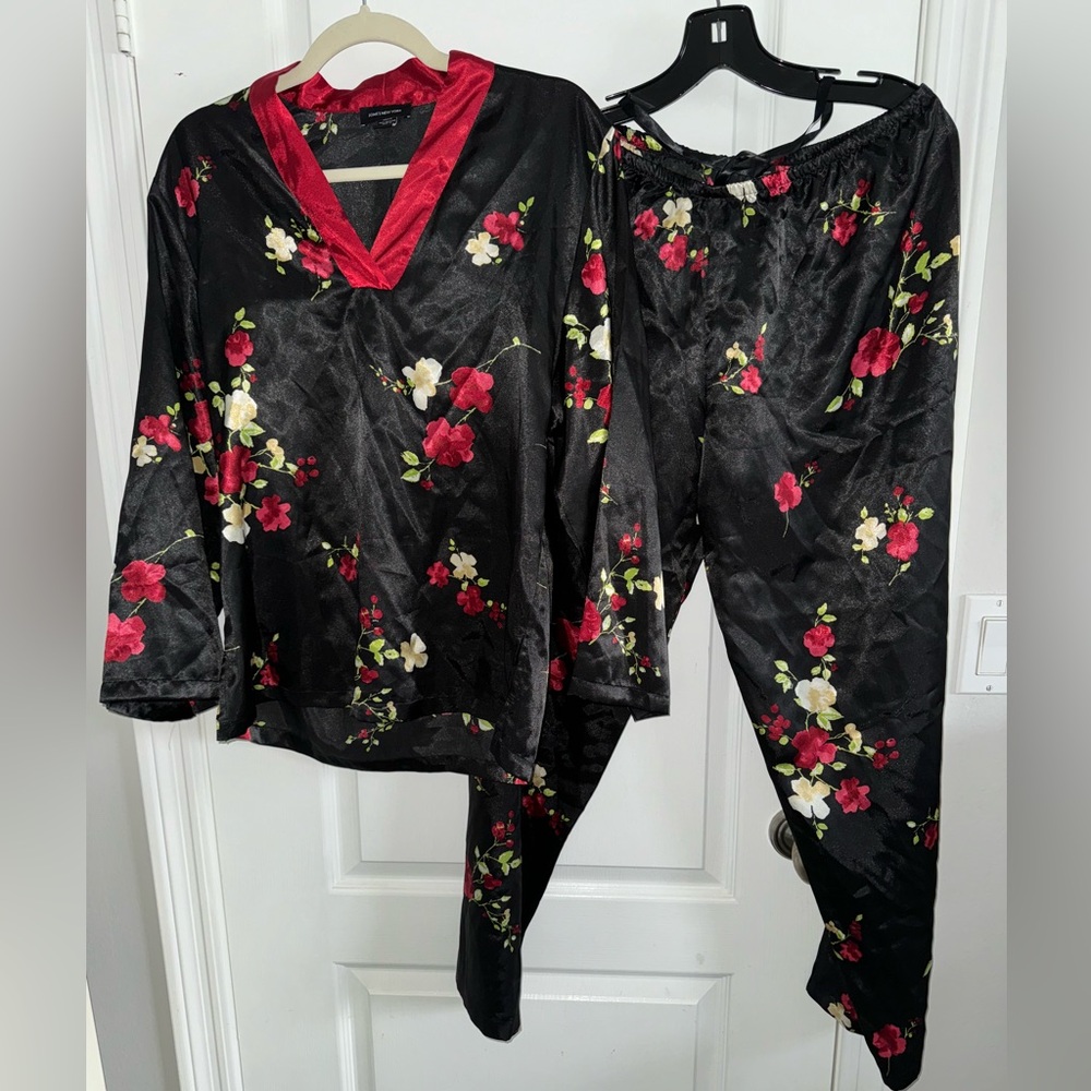 Jones New York Women's Satin Floral Pajama Set Size Small